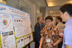 Graduate student Steven Chen (L) explains his work with carinata meal coproducts to SPARC poultry nutritionist Woo Kyun Kim